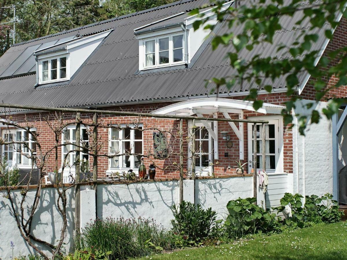 4 Person Holiday Home In Nex Langedeby Exteriör bild